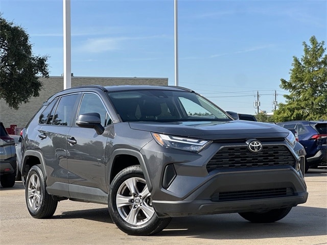 Used 2022 Toyota RAV4 XLE with VIN 2T3W1RFV2NW197822 for sale in Dallas, TX