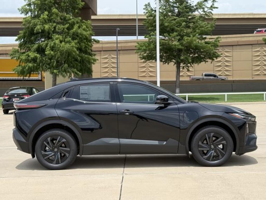 New 2026 Toyota C-HR SE SUV