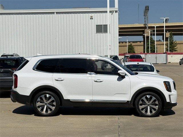 2022 Kia Telluride EX photo 2