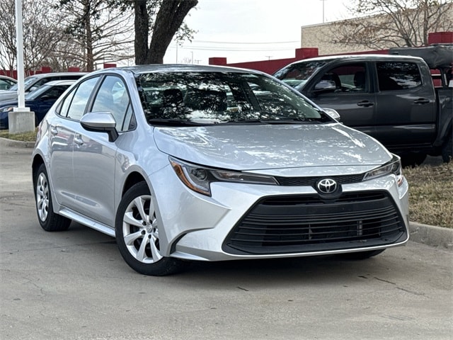 Used 2025 Toyota Corolla LE with VIN 5YFB4MDE5SP303746 for sale in Northfield, Minnesota