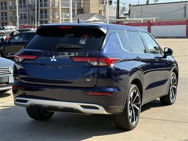 2023 Mitsubishi Outlander SE photo 4