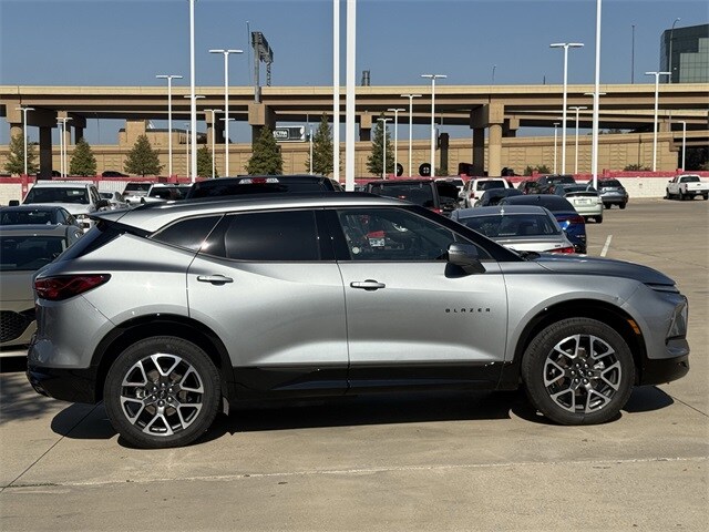 2025 Chevrolet Blazer RS photo 3