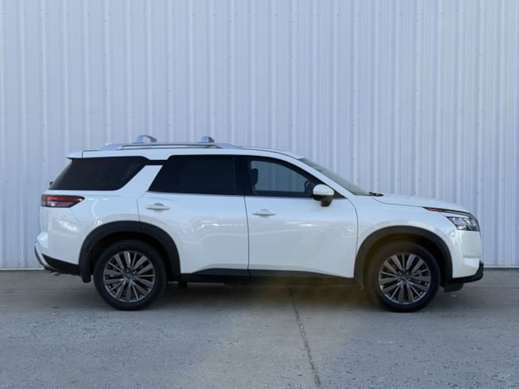 Used 2024 Nissan Pathfinder SL SUV