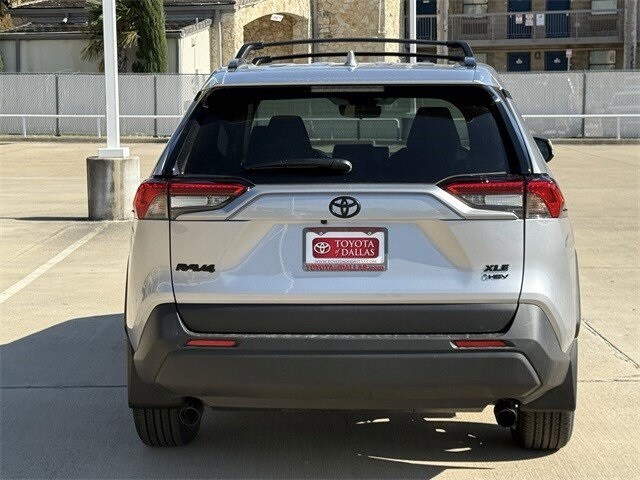 2025 Toyota RAV4 Hybrid XLE photo 2