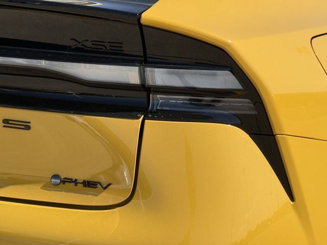 2026 Toyota Prius Plug-in Hybrid Nightshade - Photo 6