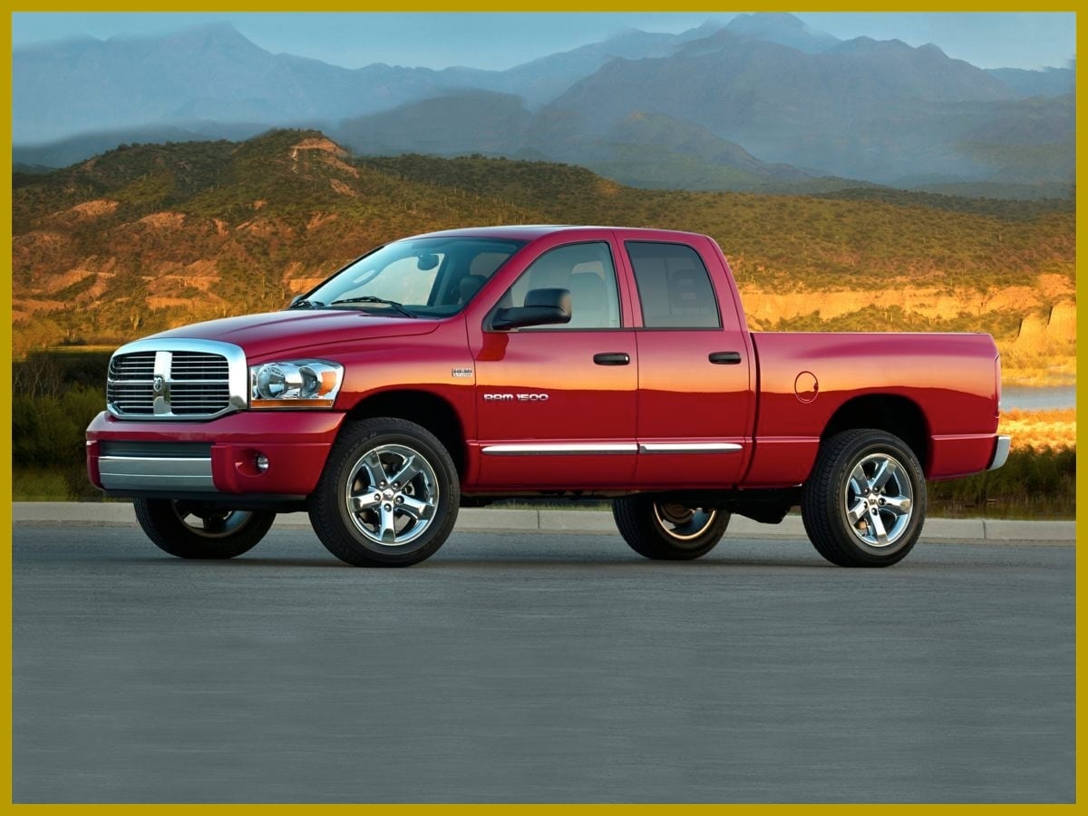 Brilliant Black Crystal Pearlcoat 2008 Dodge RAM 1500 SLT Quad Cab RWD Pickup Truck Rear-Wheel Drive 5-Speed Automatic