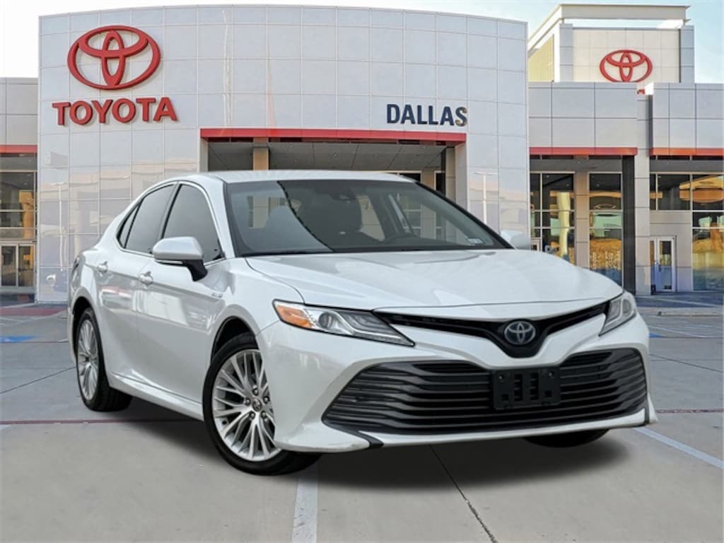 Used 2020 Toyota Camry Hybrid XLE Sedan