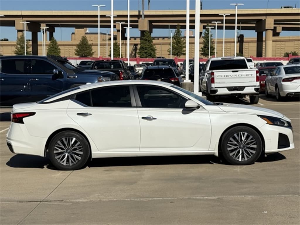 Used 2023 Nissan Altima 2.5 SV Sedan