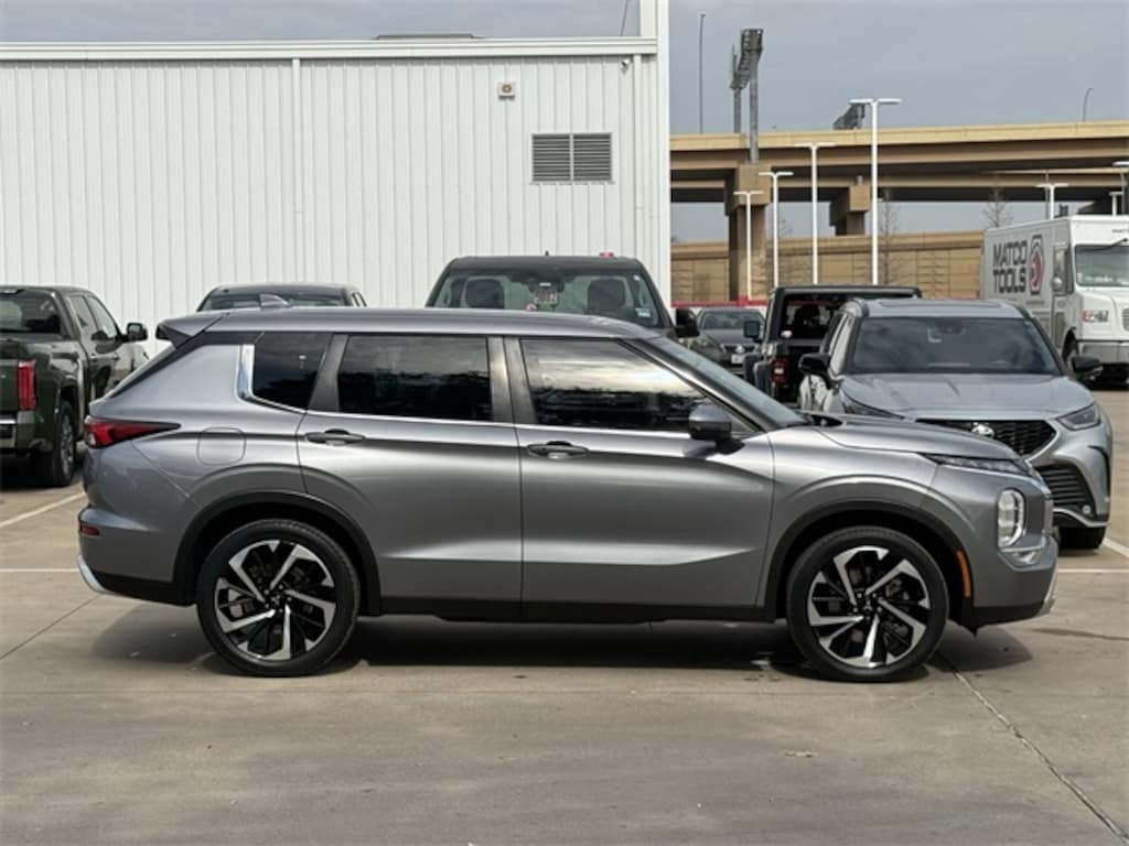 Used 2022 Mitsubishi Outlander SE CUV