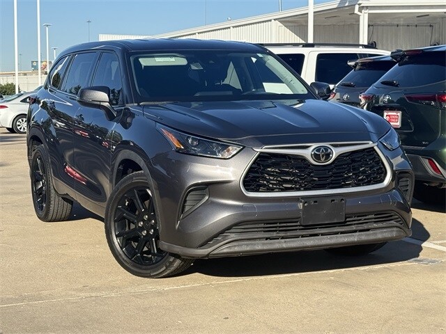 2022 Toyota Highlander L photo 2