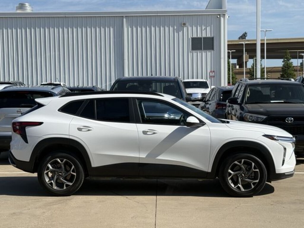 Used 2024 Chevrolet Trax LT SUV
