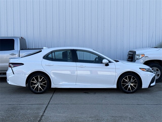 2024 Toyota Camry SE photo 3