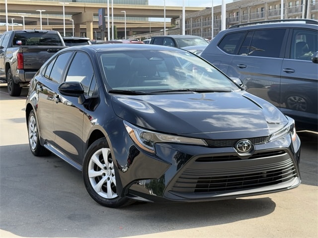 Used 2024 Toyota Corolla LE with VIN 5YFB4MDE2RP113686 for sale in Northfield, Minnesota