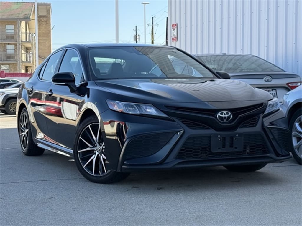 Used 2023 Toyota Camry SE Sedan
