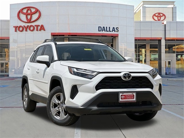 2025 Toyota RAV4 XLE's photo