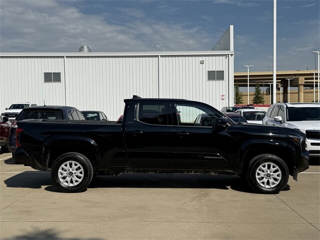 2025 Toyota Tacoma SR5 photo 3
