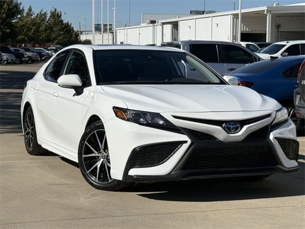 Used 2023 Toyota Camry Hybrid SE Sedan