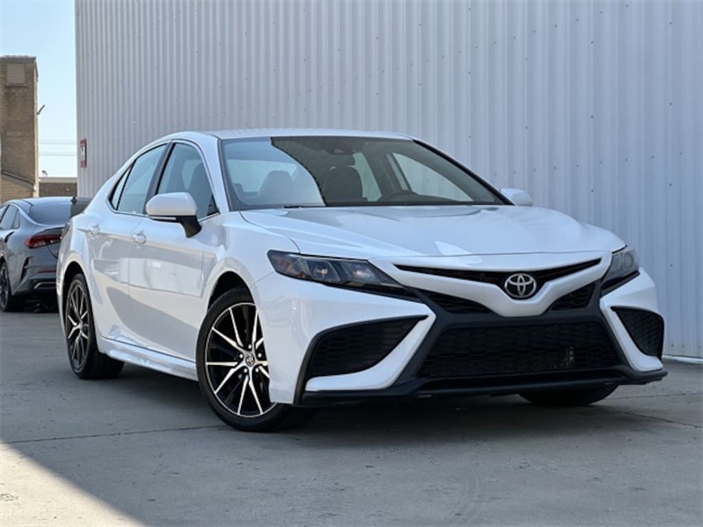 Used 2022 Toyota Camry SE Sedan