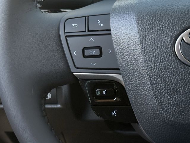 2026 Toyota Camry XLE - Photo 13