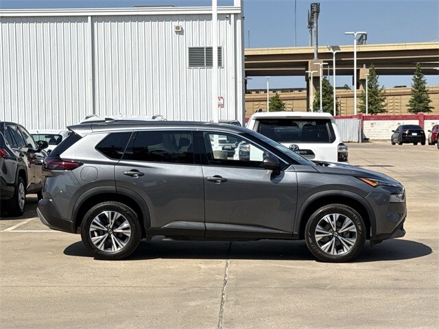 2021 Nissan Rogue SV photo 3