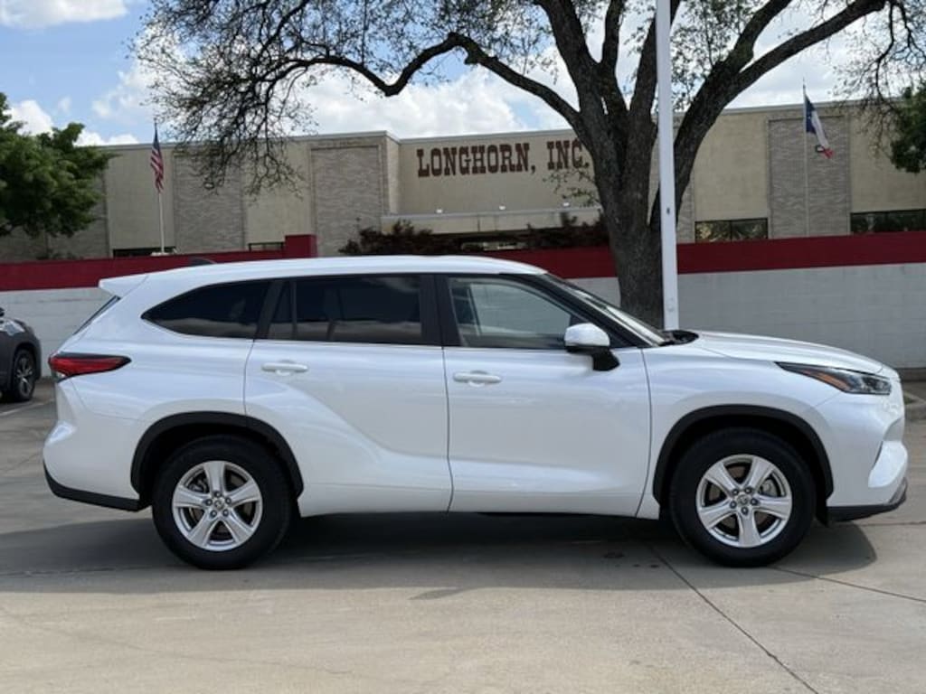 Used 2023 Toyota Highlander LE SUV
