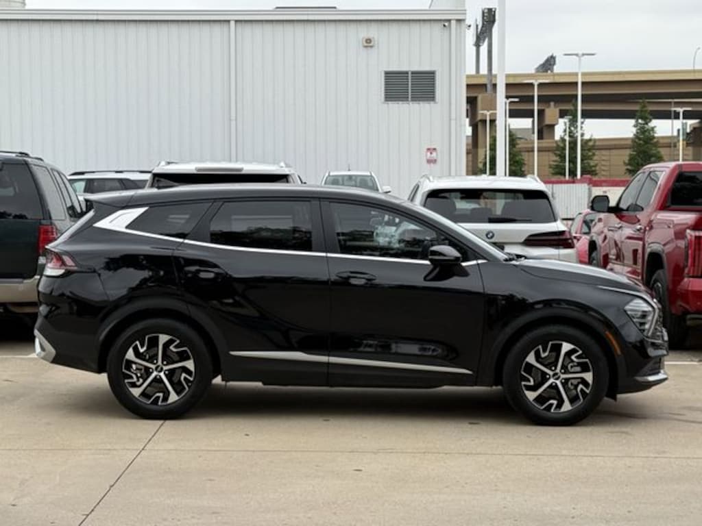 Used 2024 Kia Sportage EX SUV