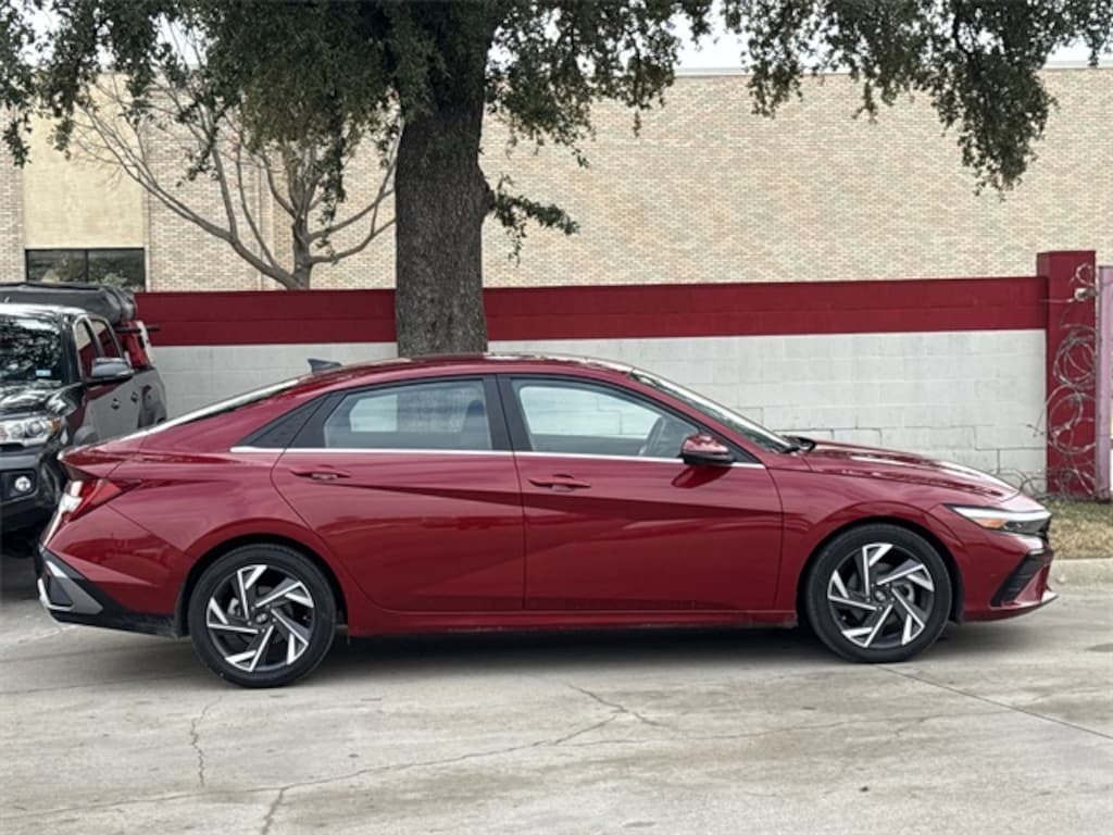Used 2024 Hyundai Elantra Limited Sedan
