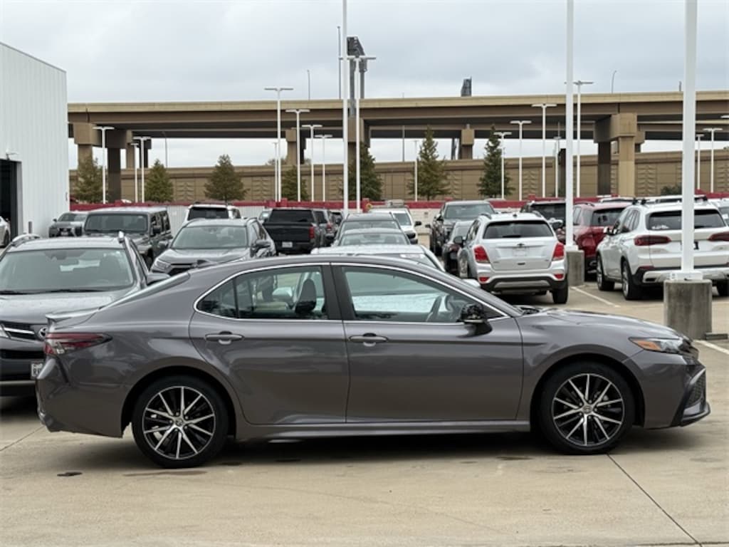 Used 2023 Toyota Camry SE Sedan