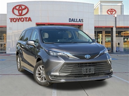 2024 Toyota Sienna LE Van Passenger Van