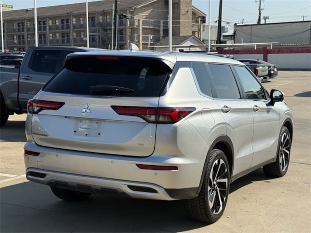 Used 2024 Mitsubishi Outlander SE SUV