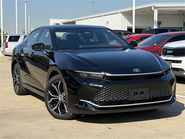 2023 Toyota Crown XLE photo 2