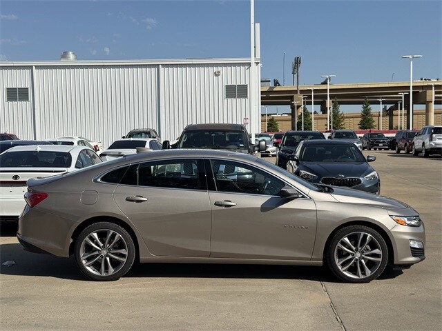 2024 Chevrolet Malibu Premier 2LT photo 3