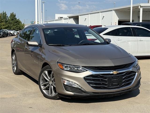 2024 Chevrolet Malibu Premier 2LT photo 2