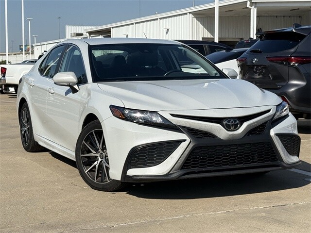 2023 Toyota Camry SE photo 2