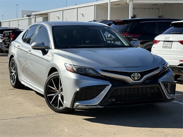 2023 Toyota Camry SE photo 2