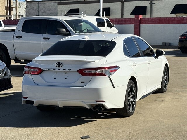 2020 Toyota Camry SE photo 4
