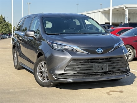 2024 Toyota Sienna LE Van Passenger Van