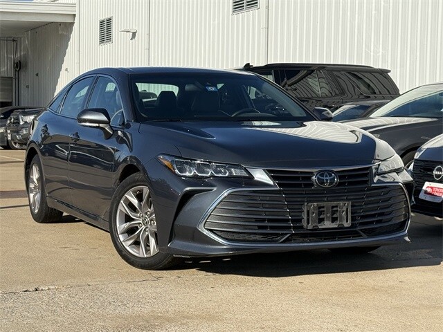 2022 Toyota Avalon XLE photo 2