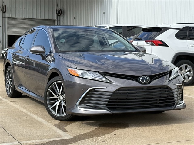 2024 Toyota Camry XLE's photo