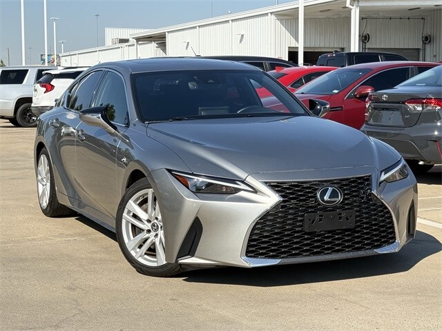 2021 Lexus IS 300 photo 2
