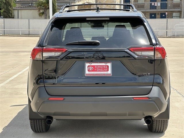 2025 Toyota RAV4 XLE photo 4