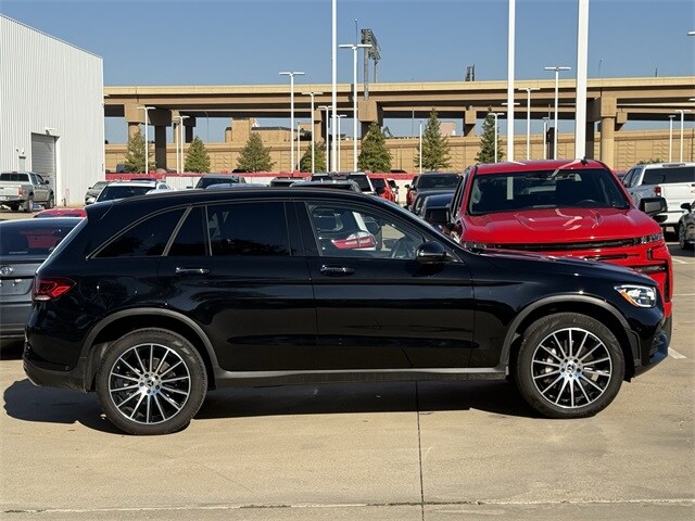 2022 Mercedes Benz GLC 300 photo 2