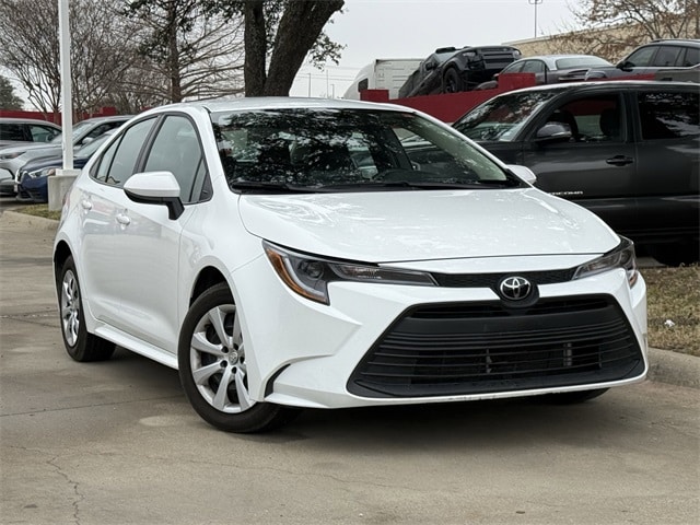 Used 2025 Toyota Corolla LE with VIN 5YFB4MDE1SP317580 for sale in Northfield, Minnesota