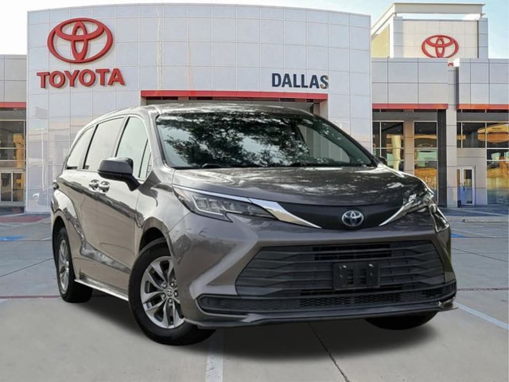 Used 2022 Toyota Sienna LE Van Passenger Van