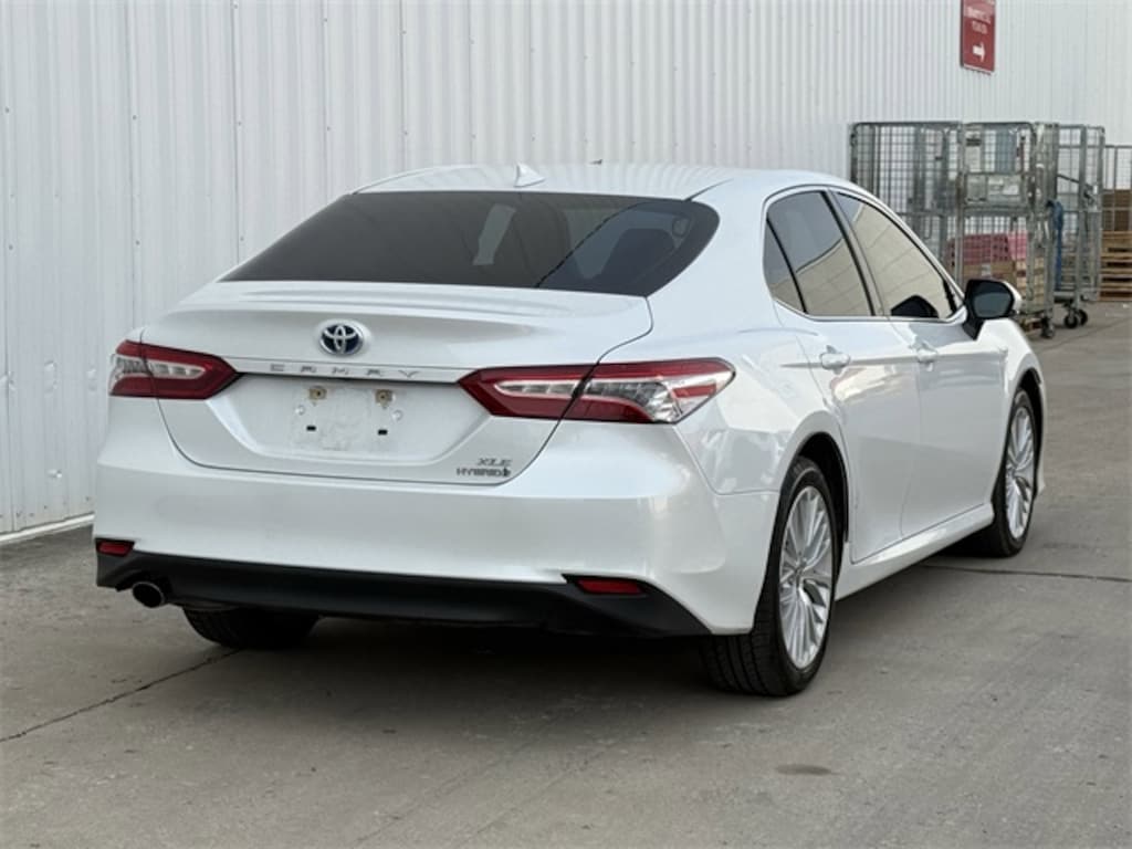 Used 2020 Toyota Camry Hybrid XLE Sedan