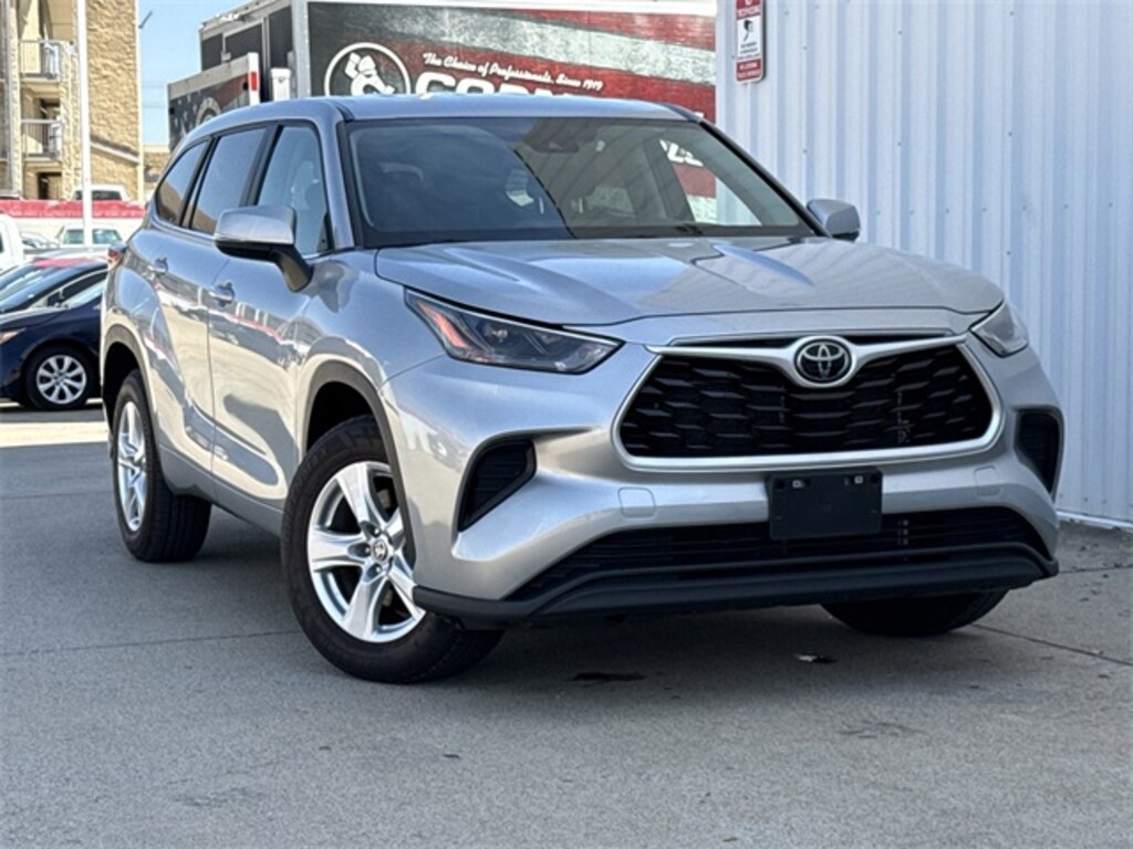 Used 2023 Toyota Highlander L SUV