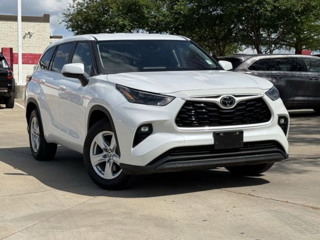 Used 2023 Toyota Highlander LE SUV