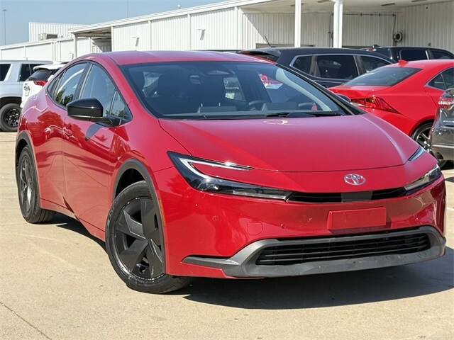 2024 Toyota Prius LE photo 2