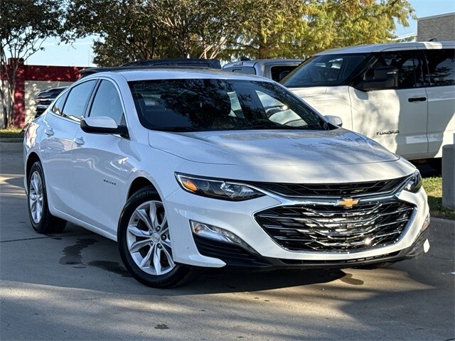 2024 Chevrolet Malibu 1LT photo 2