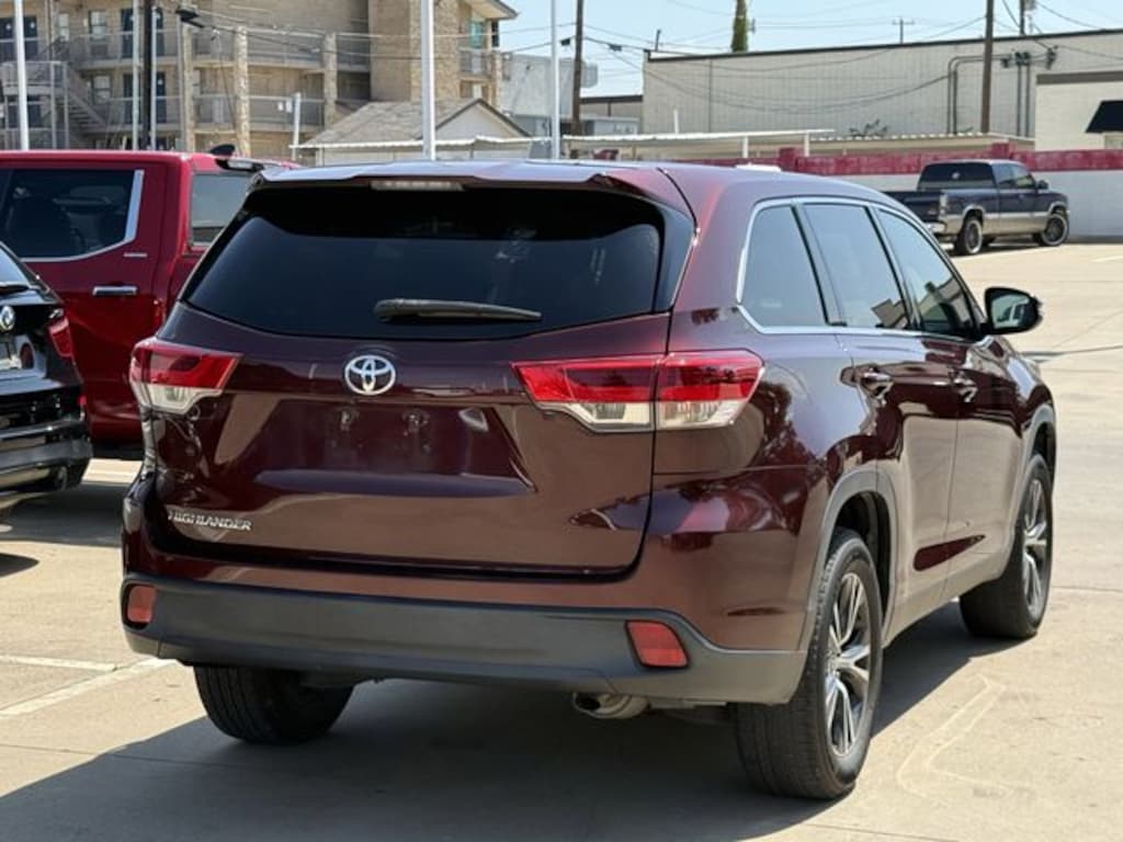 Used 2019 Toyota Highlander LE SUV